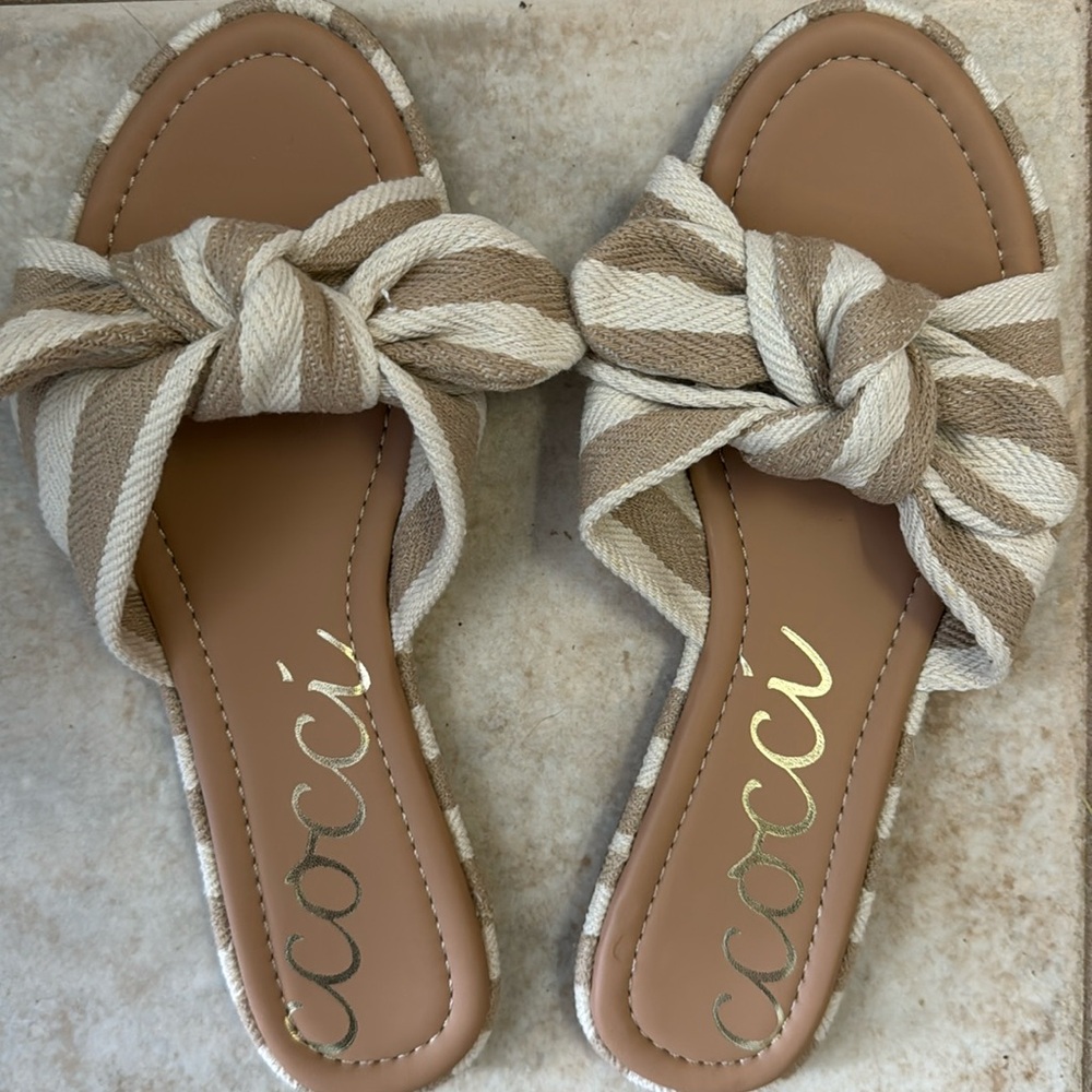 NWOT Sandals